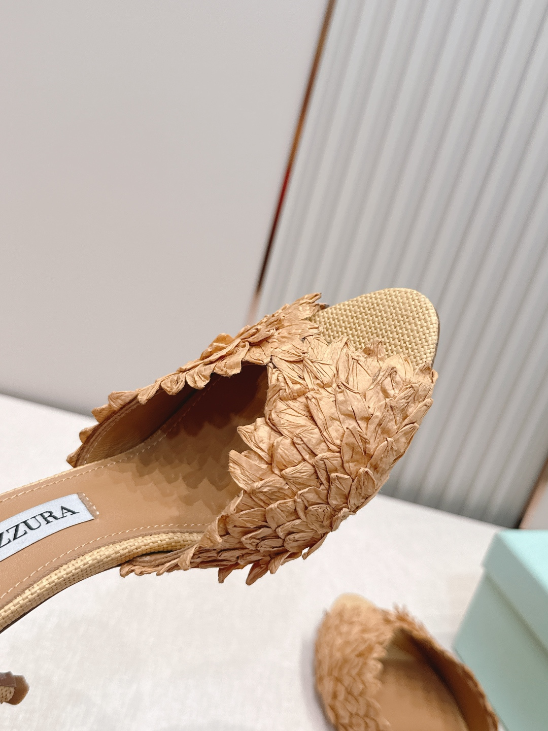 顶级版本  Aquazzura 菠萝凉鞋系列 拖鞋 的（水蛇履） 的 Rio Flirt 系列，也是品牌