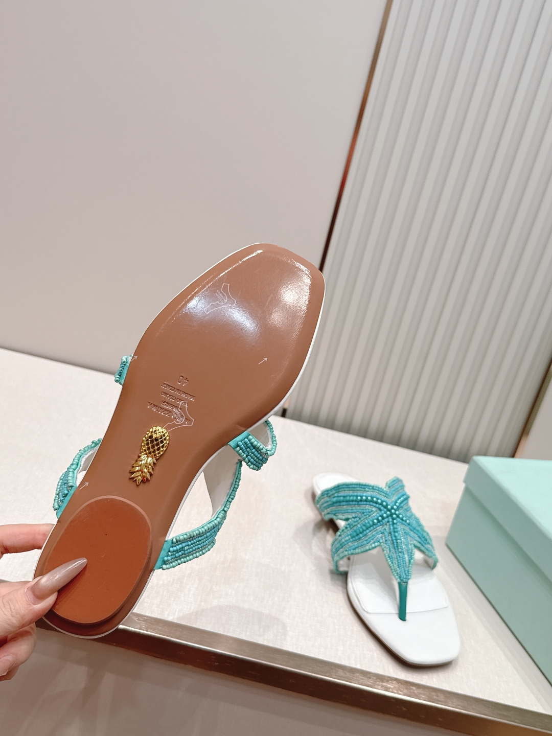 顶级版本 AQUAZZURA 菠萝2026凉拖鞋系列 👠     菠萝女士海星珍珠串珠凉拖(平底/高跟)