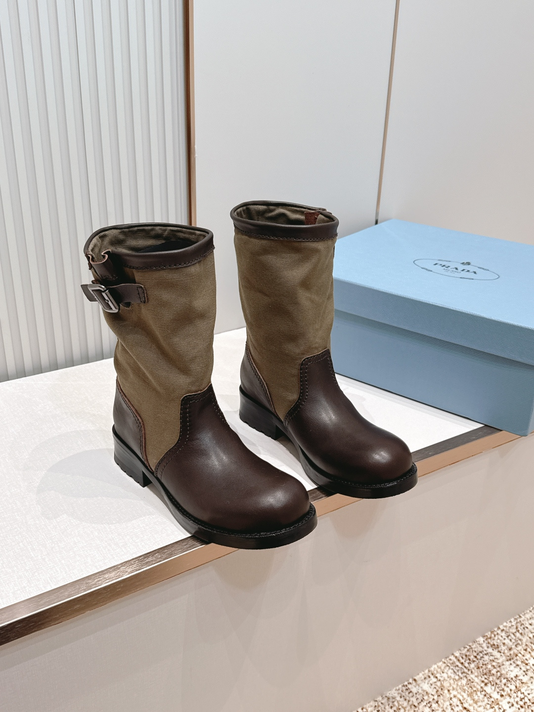 PRADA 普拉达 26 新款粗跟骑士靴  时尚厚底切尔西短靴  经典简约帅气百搭～鞋形超好，好穿到飞起