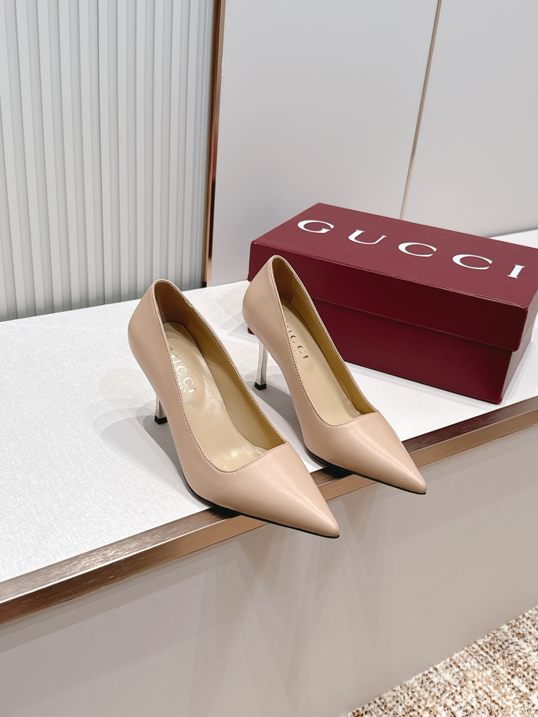 NO:815268,P Gucci 2026 spring and summer new high-heeled shoes series, extremely adjustable last, versatile last shape, slim feet yyds. Three-dimensional and full shape, comfortable on the foot, full of aura, original smooth leather surface/presbyopia design style is very classic, perfect molding details, original metal heel, upper cowhide, lining: sheepskin, heel height: 9.5cm, outsole: Italian genuine leather outsole, Size: 35-40  4142 orders, high heels, gucci, gucci, high heels, cowhide, sheepskin, Leather soles19860909P Gucci 古驰 2026春夏新款高跟单鞋系列 极致调楦 楦型百搭瘦脚yyds.造型立体饱满 上脚舒适 气场十足,原版光皮面/老花设计风格非常经典 细节完美开模原版金属跟 鞋面牛皮 内里: 羊皮 跟高:9.5cm 大底:意大利真皮大底 Size: 35-40 4142订,高跟鞋单鞋,gucci,gucci,high heels,cowhide,sheepskin,Leather soles,Women's Shoes