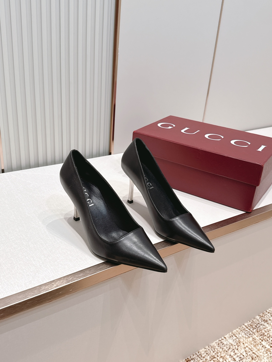 NO:815273,PGucci Gucci 2026 spring and summer new high-heeled shoes series, extremely adjustable last, versatile last shape, slim feet yyds. Three-dimensional and full shape, comfortable on the foot, full of aura, original smooth leather surface/presbyopia design style is very classic, perfect details, original metal heel, upper cowhide, lining: sheepskin, heel height: 9.5cm, outsole: Italian genuine leather outsole, Size: 35-40  4142 orders, high heels, gucci, gucci, high heels, cowhide, sheepskin, Leather soles19860909PGucci 古驰 2026春夏新款高跟单鞋系列 极致调楦 楦型百搭瘦脚yyds.造型立体饱满 上脚舒适 气场十足,原版光皮面/老花设计风格非常经典 细节完美开模原版金属跟 鞋面牛皮 内里: 羊皮 跟高:9.5cm 大底:意大利真皮大底 Size: 35-40 4142订,高跟鞋单鞋,gucci,gucci,high heels,cowhide,sheepskin,Leather soles,Women's Shoes