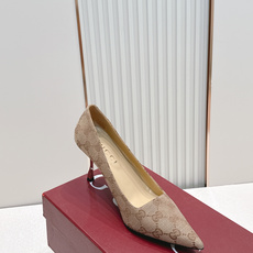 Gucci 古驰 2026春夏新款高跟单鞋系列 极致调楦 楦型百搭瘦脚yyds.造型立体饱满 上脚舒适 Gucci 古驰 2026春夏新款高跟单鞋系列 极致调楦 楦型百搭瘦脚yyds.造型立体饱满 上脚舒适