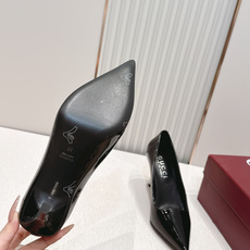 Gucci 古驰 2026春夏新款高跟单鞋系列 极致调楦 楦型百搭瘦脚yyds.造型立体饱满 上脚舒适 Gucci 古驰 2026春夏新款高跟单鞋系列 极致调楦 楦型百搭瘦脚yyds.造型立体饱满 上脚舒适