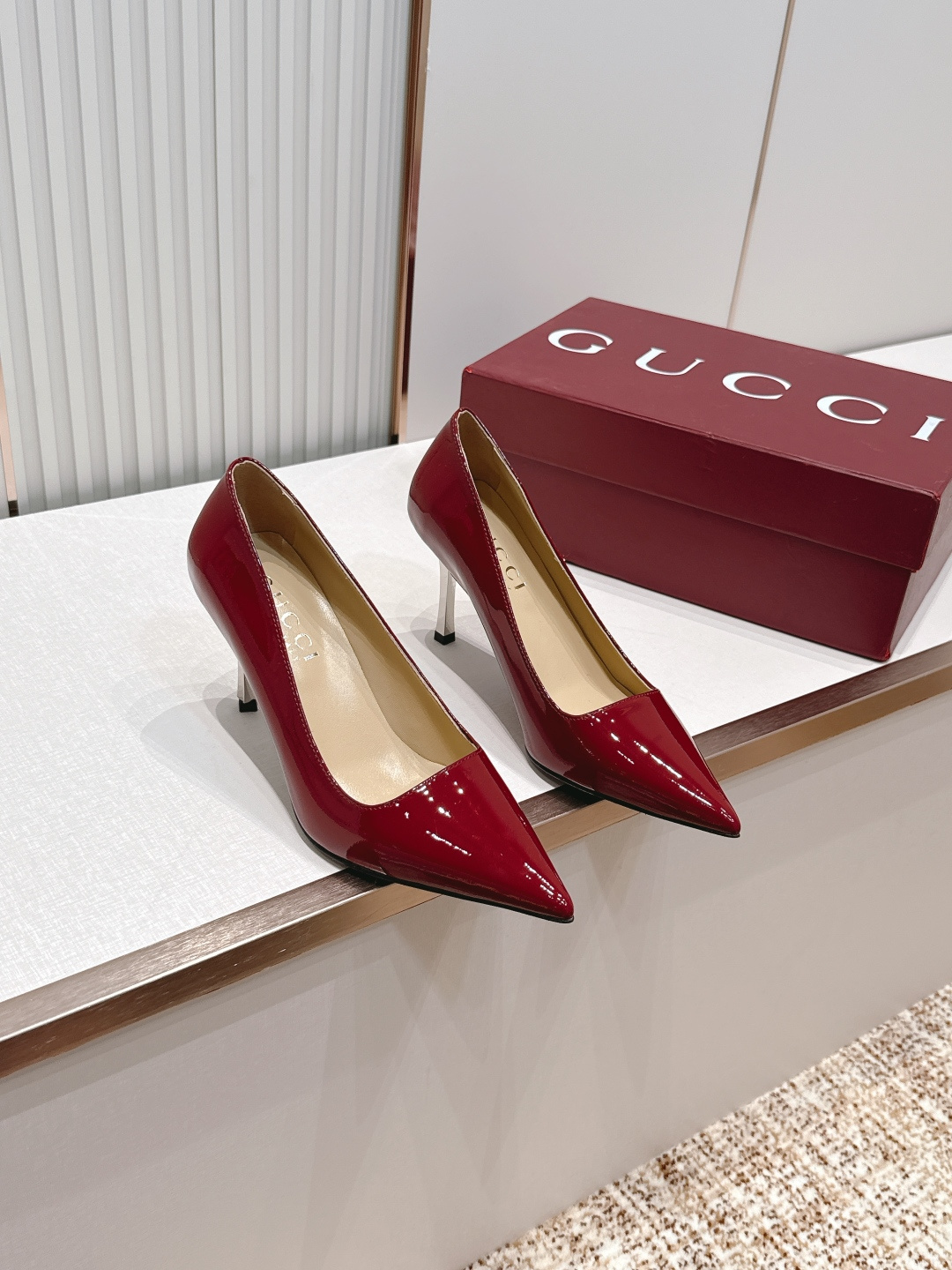 NO:815278,P Gucci 2026 spring and summer new high-heeled shoes series, extremely adjustable last, versatile last shape, slim feet yyds. Three-dimensional and full shape, comfortable on the foot, full of aura, original smooth leather surface/presbyopia design style is very classic, perfect molding details, original metal heel, upper cowhide, lining: sheepskin, heel height: 9.5cm, outsole: Italian genuine leather outsole, Size: 35-40  4142 orders, high heels, gucci, gucci, high heels, cowhide, sheepskin, Leather soles19860909P Gucci 古驰 2026春夏新款高跟单鞋系列 极致调楦 楦型百搭瘦脚yyds.造型立体饱满 上脚舒适 气场十足,原版光皮面/老花设计风格非常经典 细节完美开模原版金属跟 鞋面牛皮 内里: 羊皮 跟高:9.5cm 大底:意大利真皮大底 Size: 35-40 4142订,高跟鞋单鞋,gucci,gucci,high heels,cowhide,sheepskin,Leather soles,Women's Shoes
