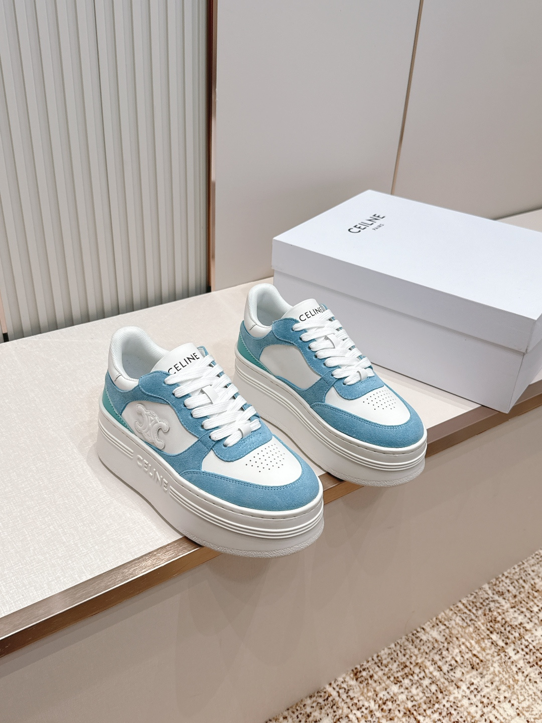 NO:816380,New color P Couple model Men's size plus 10 Celine's new casual shoes sneakers Sneakers, white shoes, a pair of shoes full of street style, continuing the classic design is great This shoe has its own unique design, the leather upper is very easy to take care of, the pine thick sole is taller and slimmer, unique and unique, the LOGO on the side and heel makes it simple and not out of place, a perfect pair of white shoes~~ Cowhide upper, breathable mesh lining  Original TPU outsole size 35-45, casual shoes/sports shoes, celine, sneakers, cowhide19860909新色系 P 情侣款 男码加10 Celine思琳新款休闲鞋运动鞋 板鞋,小白鞋,充满街头感的一双鞋子,延续经典设计非常赞 这款鞋有它自己独特的设计,皮革鞋面非常好打理,松榚厚底增高显瘦独出心裁,别具一格,侧面与后跟的LOGO让他简单又不失调性,完美的一双小白鞋~~ 鞋面牛皮 内里透气网纱内里 原版TPU大底 size35-45,休闲鞋/运动鞋,celine,sneakers,cowhide,Women's Shoes