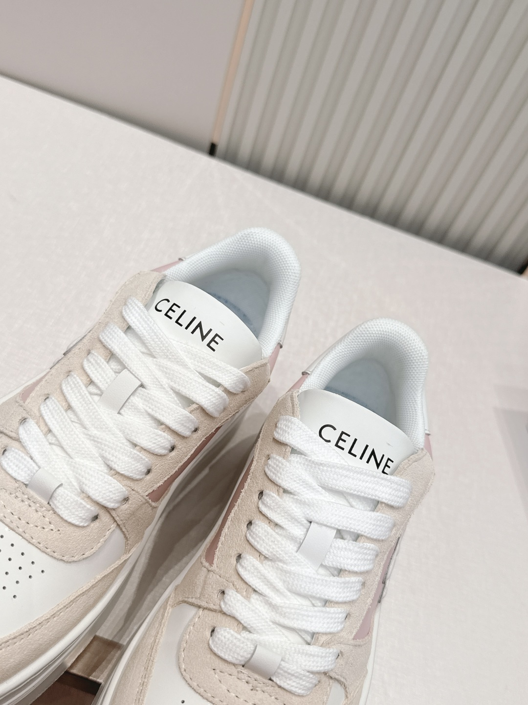 新色系  情侣款 男码+10Celine思琳新款休闲鞋运动鞋 板鞋，小白鞋，充满街头感的一双鞋子，延续经