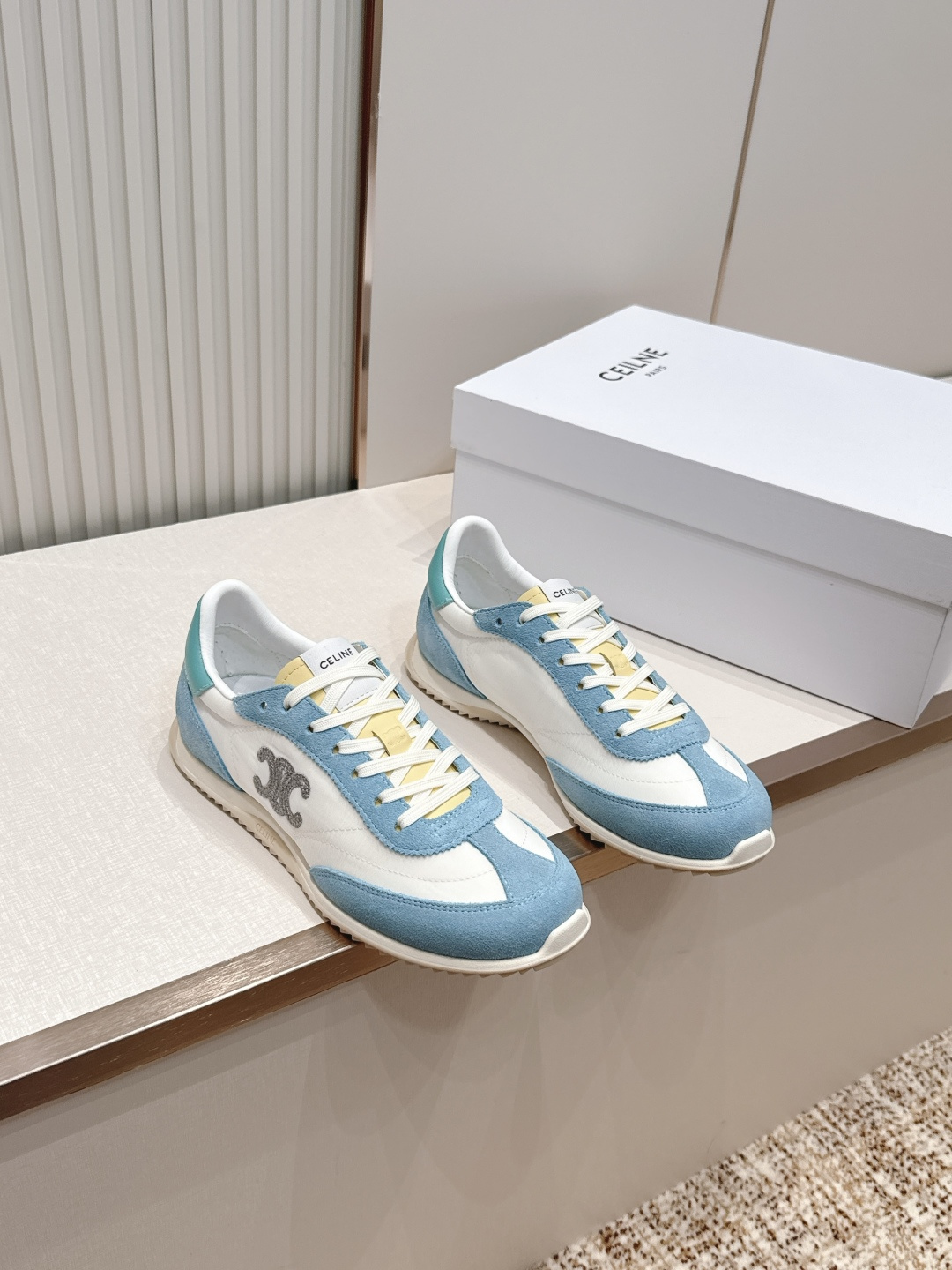 NO:819370,Two new colors!  !  Celine Celine 26 latest Arc de Triomphe moral training shoes Forrest shoes casual sports shoes This is a pair of shoes full of street feeling, continuing the classic design is very good. This shoe has its own unique design, slim and original, unique, light and very comfortable on the feet. A must-have and versatile model for all seasons. Upper cowl and rain cloth. Breathable sheepskin lining inside. Original outsole.  size35-40,casual shoes/sports shoes,celine,celine,sneakers,sheepskin19860909新两色！！ Celine 赛琳 26最新 凯旋门德训鞋阿甘鞋休闲 运动鞋 这是充满街头感的一双鞋子,延续经典设计非常赞 这款鞋有它自己独特的设计,显瘦独出心裁,别具一格,上脚轻便十分舒适 四季必备百搭款 鞋面牛绒拼雨水布 内里透气羊皮内里 原版大底 size35-40,休闲鞋/运动鞋,celine,celine,sneakers,sheepskin,Women's Shoes