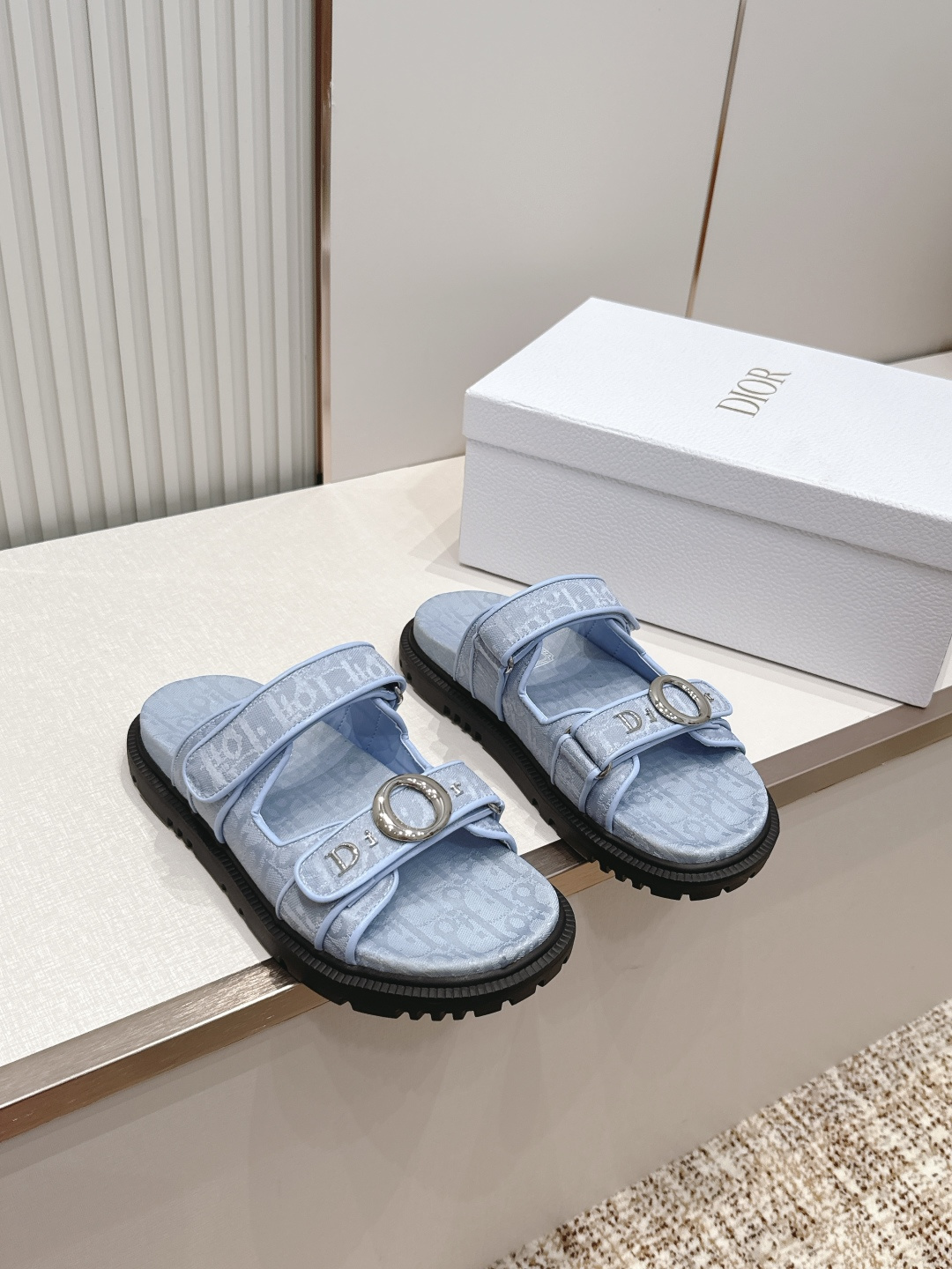 NO:819400,Sandals + slippers, new hardware buckles and new colors!  !  Classic upgraded version Dior Dior 2026 latest Velcro sandals and slippers series original replica high version super durable and versatile style very comfortable on the foot, slim and white original custom upper, original d hardware buckle, original TPU outsole size 35-41 (41.42 customization is not returnable), slippers and sandals, dior, dior, sandals, slippers19860909凉鞋+拖鞋 ,新五金扣新色系！！经典升级版 Dior迪奥2026 最新魔术贴凉鞋拖鞋系列 原版复刻 高版本 超耐看超百搭款 上脚非常舒适 显瘦又显白 鞋面原版定制鞋面,原版d五金扣 ,原版TPU大底 码数35-41（41.42定制不退换）,拖鞋凉鞋,dior,dior,sandals,slippers,Women's Shoes