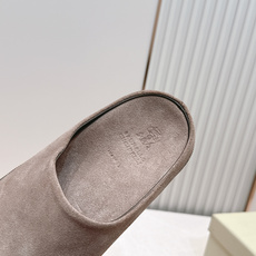 顶版 Brunello Cucinelli BC 26ss新款系列 博肯拖鞋此款凉拖鞋鞋型堪称经典,永不 顶版 Brunello Cucinelli BC 26ss新款系列 博肯拖鞋此款凉拖鞋鞋型堪称经典,永不