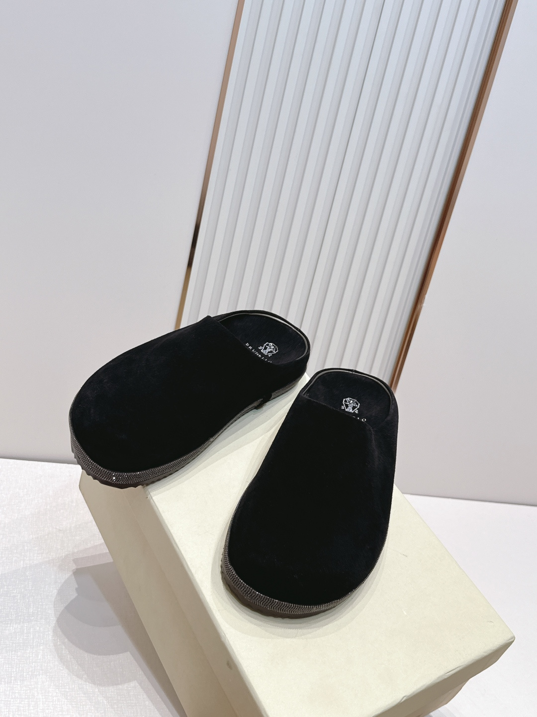 顶版 Brunello Cucinelli BC 26ss新款系列 博肯拖鞋此款凉拖鞋鞋型堪称经典,永不 顶版 Brunello Cucinelli BC 26ss新款系列 博肯拖鞋此款凉拖鞋鞋型堪称经典,永不