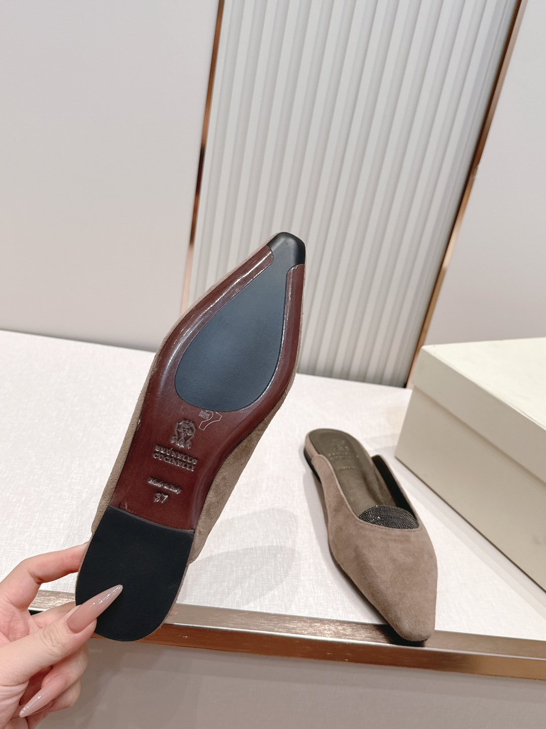 顶版 Brunello Cucinelli BC 26ss新款系列 包头半拖鞋此款凉拖鞋鞋型堪称经典,永 顶版 Brunello Cucinelli BC 26ss新款系列 包头半拖鞋此款凉拖鞋鞋型堪称经典,永