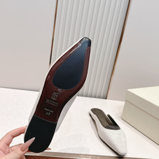 顶版 Brunello Cucinelli BC 26ss新款系列 包头半拖鞋此款凉拖鞋鞋型堪称经典,永 顶版 Brunello Cucinelli BC 26ss新款系列 包头半拖鞋此款凉拖鞋鞋型堪称经典,永