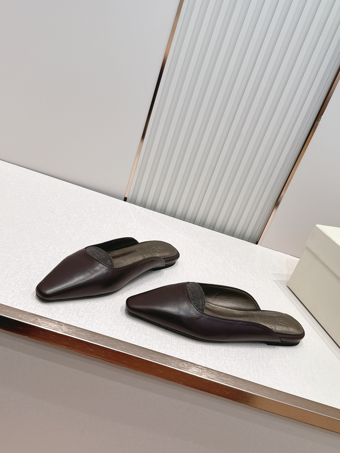 顶版 Brunello Cucinelli BC 26ss新款系列 包头半拖鞋此款凉拖鞋鞋型堪称经典，永