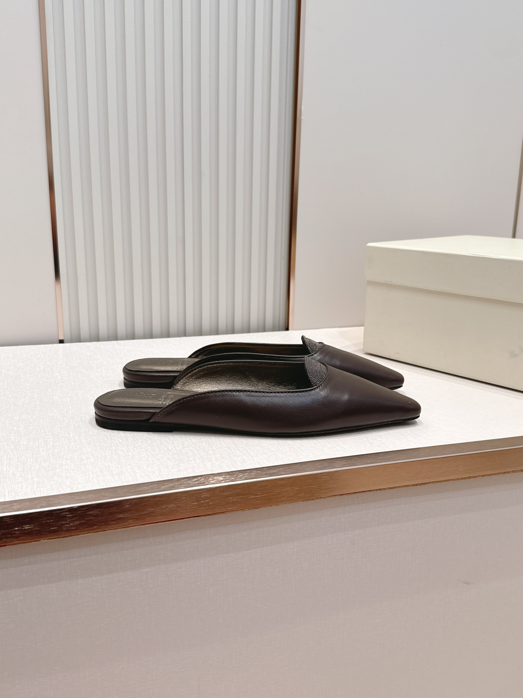 顶版 Brunello Cucinelli BC 26ss新款系列 包头半拖鞋此款凉拖鞋鞋型堪称经典，永