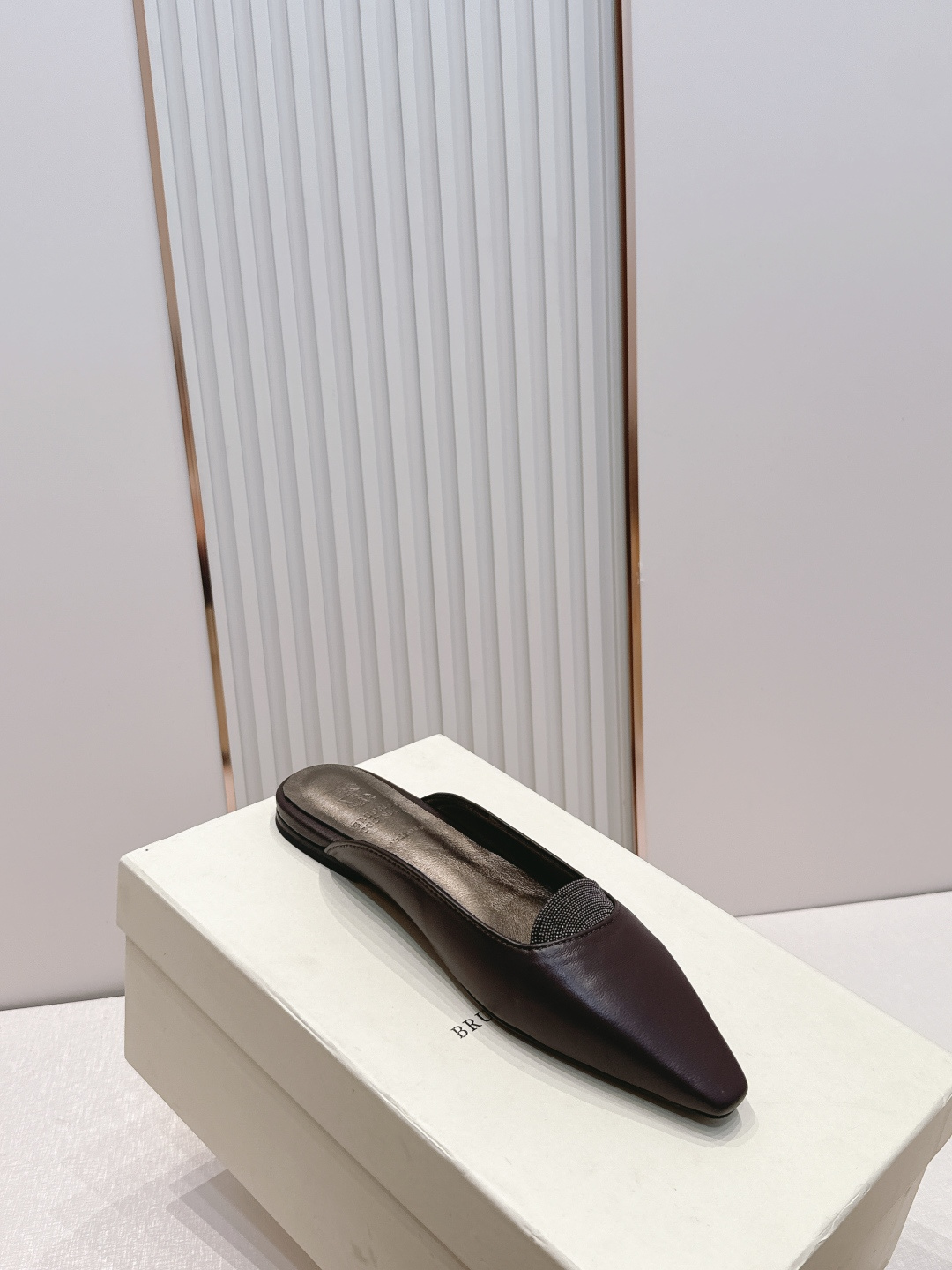 顶版 Brunello Cucinelli BC 26ss新款系列 包头半拖鞋此款凉拖鞋鞋型堪称经典，永