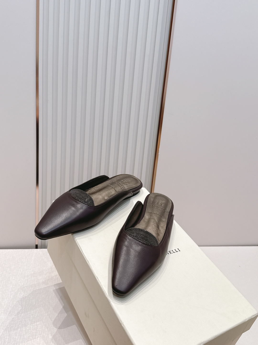 顶版 Brunello Cucinelli BC 26ss新款系列 包头半拖鞋此款凉拖鞋鞋型堪称经典，永
