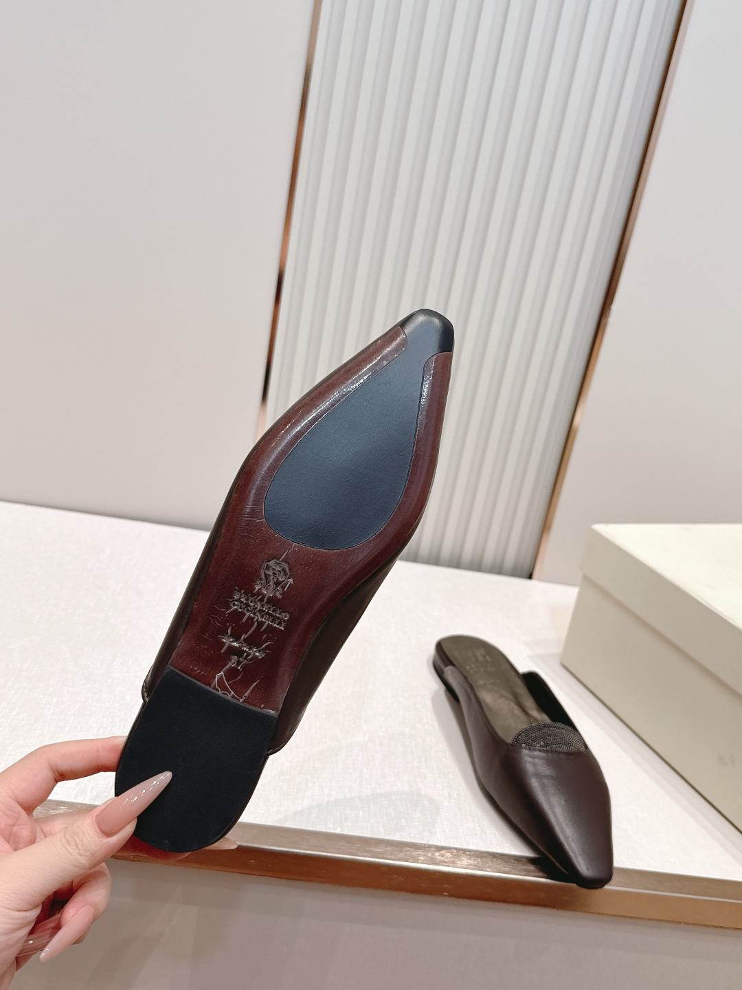 顶版 Brunello Cucinelli BC 26ss新款系列 包头半拖鞋此款凉拖鞋鞋型堪称经典，永