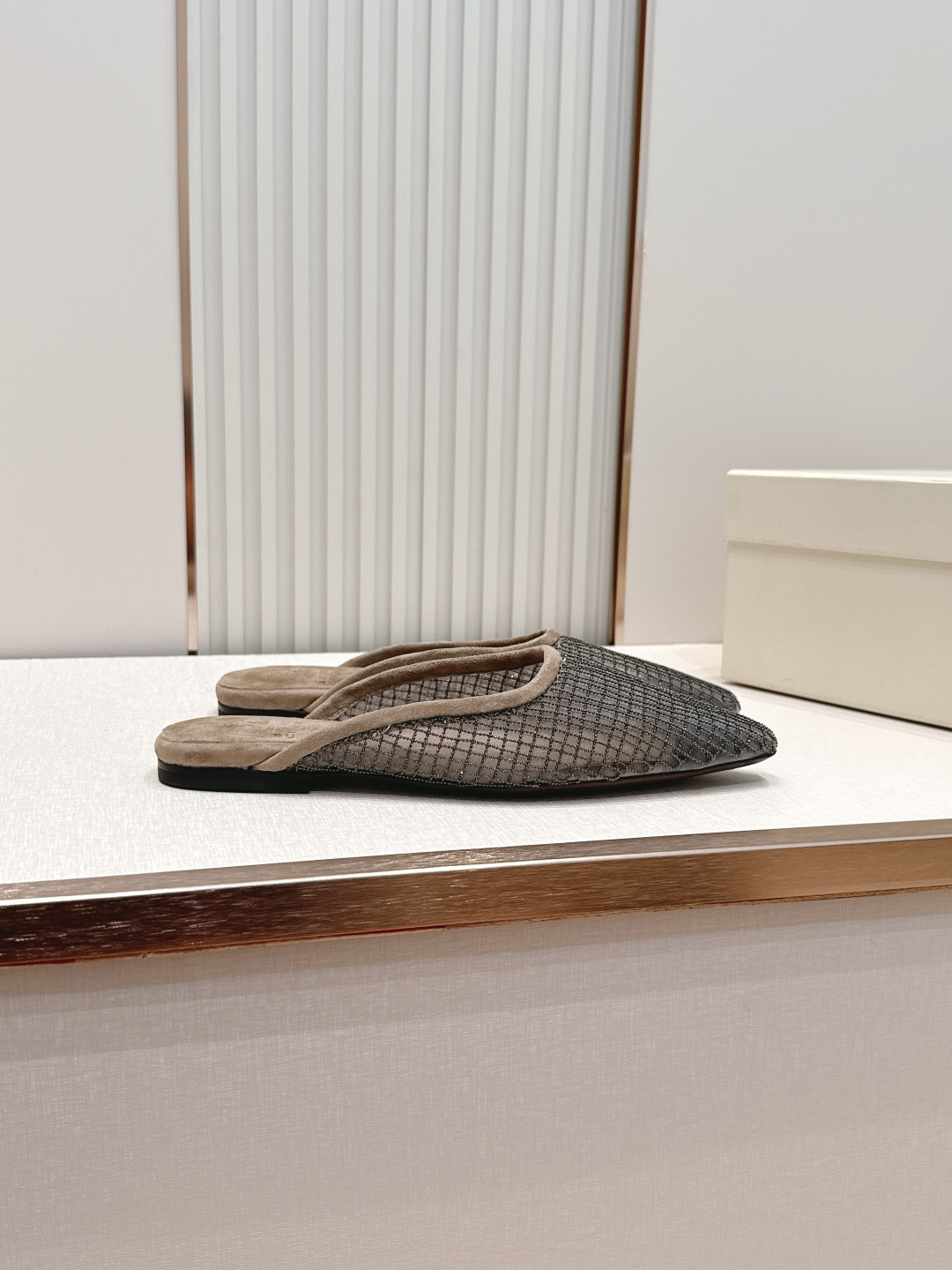 顶版 Brunello Cucinelli BC 26ss新款系列 网钻包头半凉拖鞋此款凉拖鞋鞋型堪称经