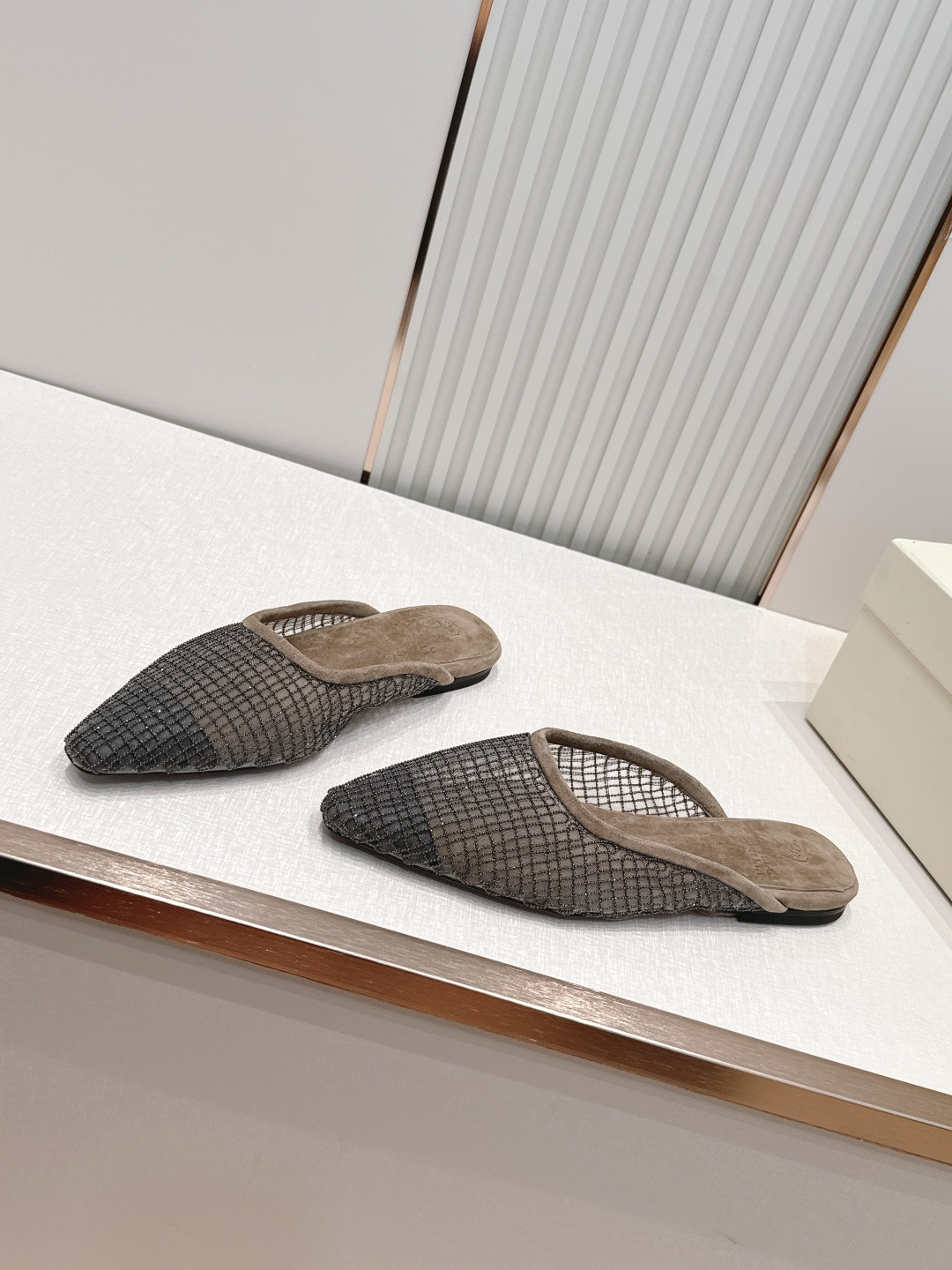 顶版 Brunello Cucinelli BC 26ss新款系列 网钻包头半凉拖鞋此款凉拖鞋鞋型堪称经