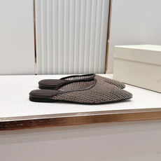 顶版 Brunello Cucinelli BC 26ss新款系列 网钻包头半凉拖鞋此款凉拖鞋鞋型堪称经 顶版 Brunello Cucinelli BC 26ss新款系列 网钻包头半凉拖鞋此款凉拖鞋鞋型堪称经