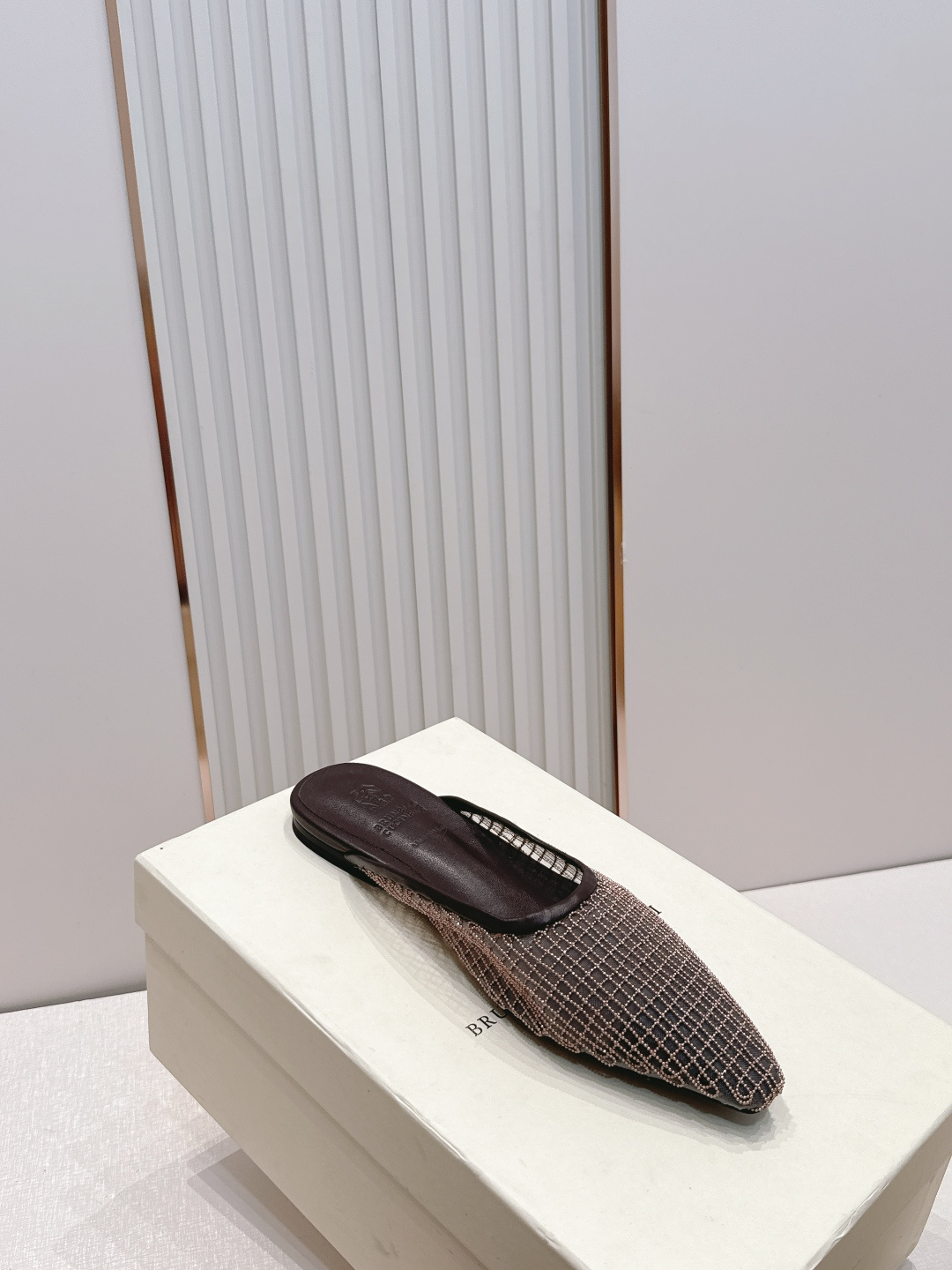 顶版 Brunello Cucinelli BC 26ss新款系列 网钻包头半凉拖鞋此款凉拖鞋鞋型堪称经 顶版 Brunello Cucinelli BC 26ss新款系列 网钻包头半凉拖鞋此款凉拖鞋鞋型堪称经
