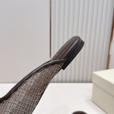 顶版 Brunello Cucinelli BC 26ss新款系列 网钻包头半凉拖鞋此款凉拖鞋鞋型堪称经 顶版 Brunello Cucinelli BC 26ss新款系列 网钻包头半凉拖鞋此款凉拖鞋鞋型堪称经