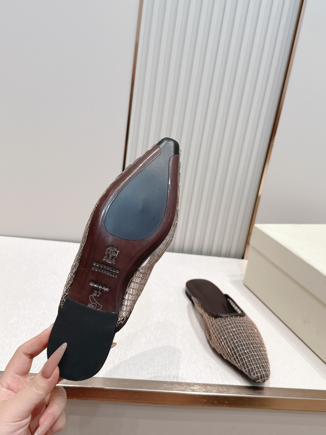 顶版 Brunello Cucinelli BC 26ss新款系列 网钻包头半凉拖鞋此款凉拖鞋鞋型堪称经 顶版 Brunello Cucinelli BC 26ss新款系列 网钻包头半凉拖鞋此款凉拖鞋鞋型堪称经