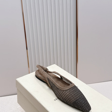 顶版 Brunello Cucinelli BC 26ss新款系列 网钻包头半凉拖鞋此款凉拖鞋鞋型堪称经 顶版 Brunello Cucinelli BC 26ss新款系列 网钻包头半凉拖鞋此款凉拖鞋鞋型堪称经