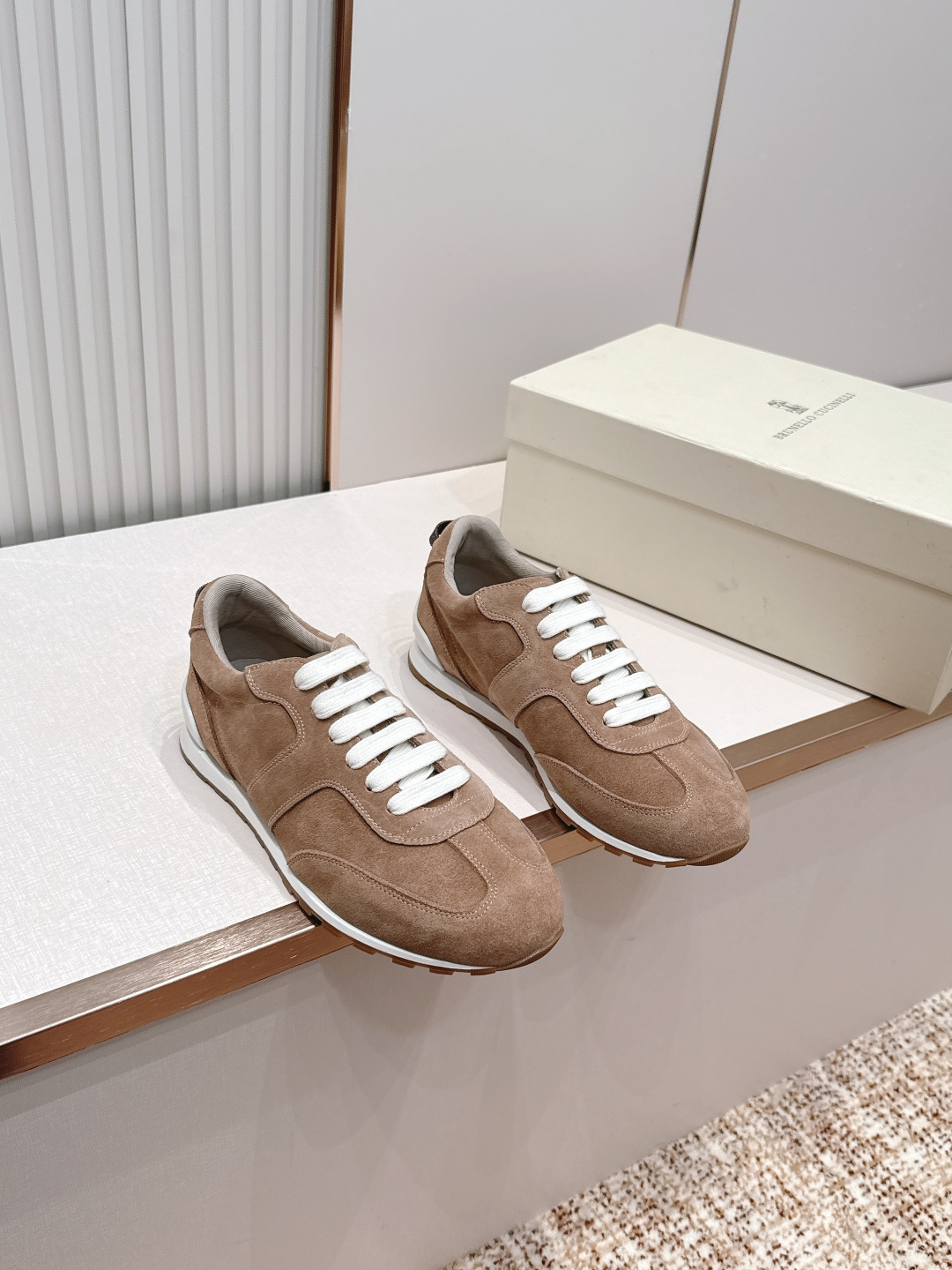 NO:816328,Top version P Brunello Cucinelli BC 26ss new series casual sports moral training shoes This is a pair of shoes full of street feeling, continuing the classic design is very good. This shoe has its own unique design, slim and original, unique, light and comfortable on the feet. A must-have and versatile model for all seasons. Upper cowl, breathable sheepskin lining, original outsole size 35-40 41, casual shoes/sports shoes, brunello  cucinelli,sneakers,sheepskin19860909顶版 P Brunello Cucinelli BC 26ss新款系列 休闲运动德训鞋 这是充满街头感的一双鞋子,延续经典设计非常赞 这款鞋有它自己独特的设计,显瘦独出心裁,别具一格,上脚轻便十分舒适 四季必备百搭款 鞋面牛绒 内里透气羊皮内里 原版大底 size35-40 41,休闲鞋/运动鞋,brunello cucinelli,sneakers,sheepskin,Women's Shoes