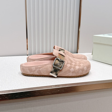 顶版巴宝莉Burberry 经典中古风 炸街勃肯拖鞋 选用柔软反绒面革面料打造,于意大利工坊精制而成。融 顶版巴宝莉Burberry 经典中古风 炸街勃肯拖鞋 选用柔软反绒面革面料打造,于意大利工坊精制而成。融