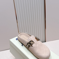 顶版巴宝莉Burberry 经典中古风 炸街勃肯拖鞋 选用柔软反绒面革面料打造,于意大利工坊精制而成。融 顶版巴宝莉Burberry 经典中古风 炸街勃肯拖鞋 选用柔软反绒面革面料打造,于意大利工坊精制而成。融