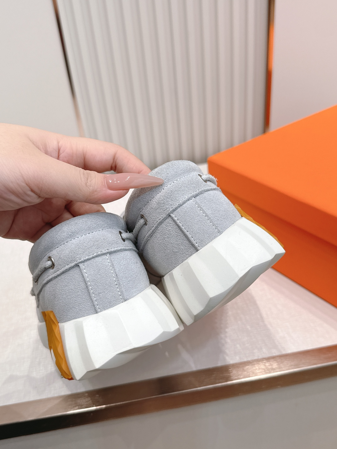 顶版 男士+10情侣款 Hermes 爱马仕2026 新款复古风H休闲运动鞋德训鞋工艺极致,同步专柜上新 顶版 男士+10情侣款 Hermes 爱马仕2026 新款复古风H休闲运动鞋德训鞋工艺极致,同步专柜上新