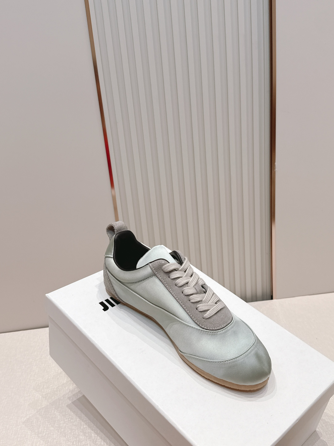 顶版  JIL SANDER 吉尔桑达新款 绸缎休闲鞋美到犯规，上脚惊艳到～绸缎光泽感绝了，走路带风都在
