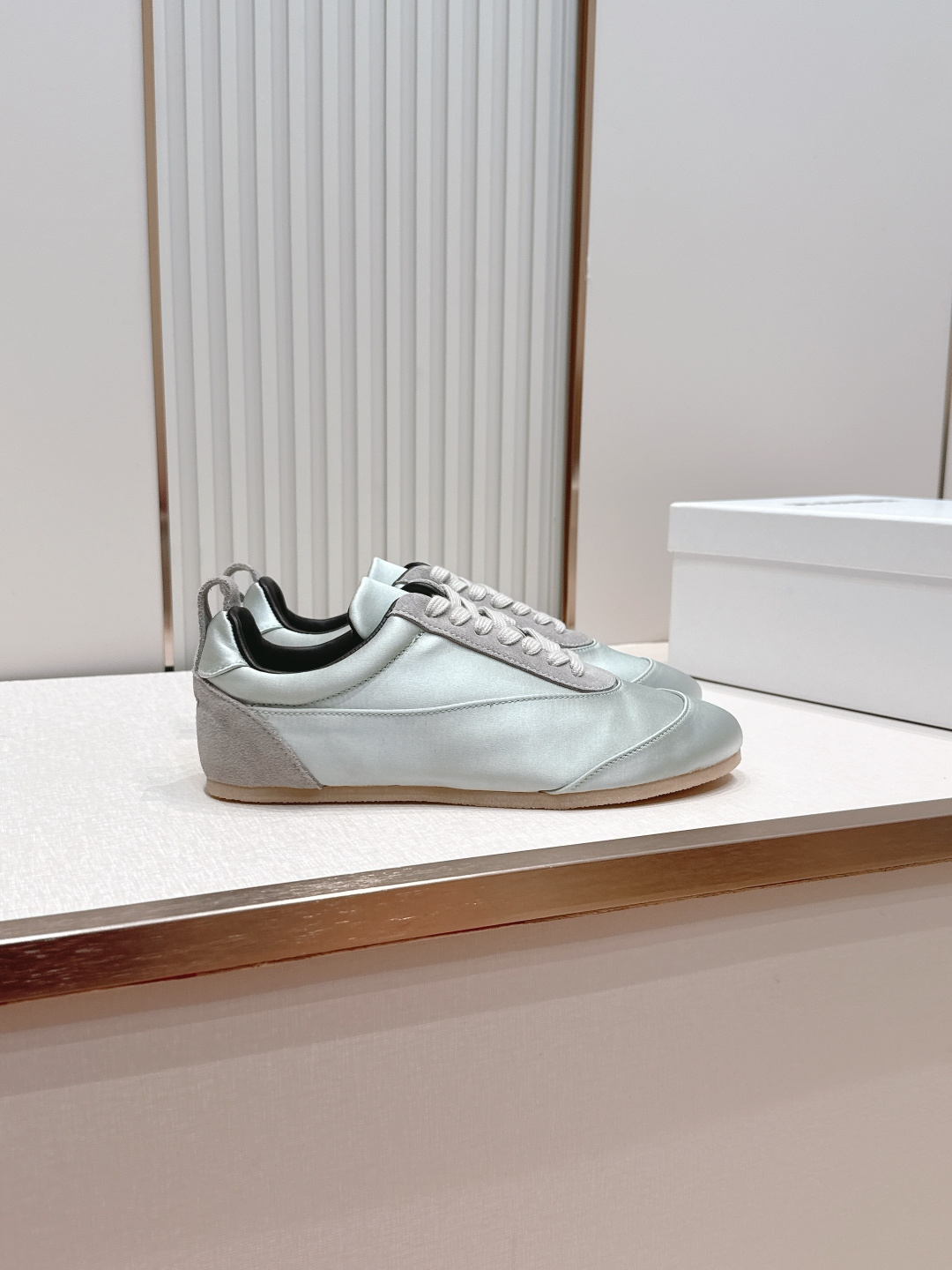 顶版  JIL SANDER 吉尔桑达新款 绸缎休闲鞋美到犯规，上脚惊艳到～绸缎光泽感绝了，走路带风都在