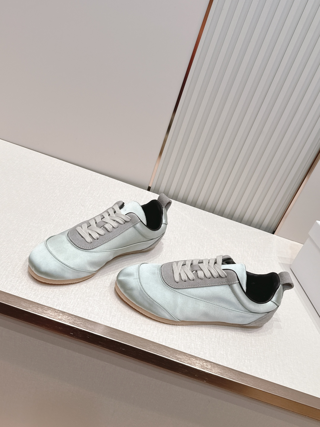 顶版  JIL SANDER 吉尔桑达新款 绸缎休闲鞋美到犯规，上脚惊艳到～绸缎光泽感绝了，走路带风都在