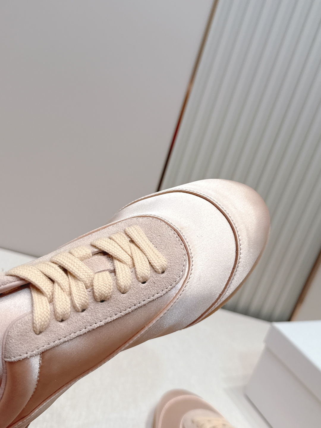 顶版 JIL SANDER 吉尔桑达新款 绸缎休闲鞋美到犯规,上脚惊艳到~绸缎光泽感绝了,走路带风都在 顶版 JIL SANDER 吉尔桑达新款 绸缎休闲鞋美到犯规,上脚惊艳到~绸缎光泽感绝了,走路带风都在
