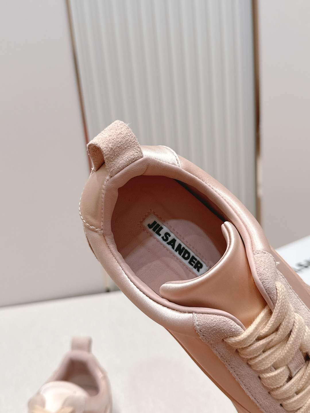 顶版 JIL SANDER 吉尔桑达新款 绸缎休闲鞋美到犯规,上脚惊艳到~绸缎光泽感绝了,走路带风都在 顶版 JIL SANDER 吉尔桑达新款 绸缎休闲鞋美到犯规,上脚惊艳到~绸缎光泽感绝了,走路带风都在