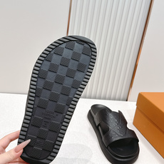 路易威登 Lv2026 最新款 Lv男士拖鞋系列 原版开模定制,面料釆用进口原版材料制作 升级版大底,更 路易威登 Lv2026 最新款 Lv男士拖鞋系列 原版开模定制,面料釆用进口原版材料制作 升级版大底,更