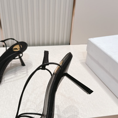 SAINT LAURENT|YSL 方头细带高跟凉鞋 ✨这款方头细带高跟凉鞋,细带设计简约又时髦,方头造 SAINT LAURENT|YSL 方头细带高跟凉鞋 ✨这款方头细带高跟凉鞋,细带设计简约又时髦,方头造