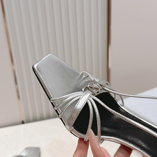 SAINT LAURENT|YSL 方头细带高跟凉鞋 ✨这款方头细带高跟凉鞋,细带设计简约又时髦,方头造 SAINT LAURENT|YSL 方头细带高跟凉鞋 ✨这款方头细带高跟凉鞋,细带设计简约又时髦,方头造
