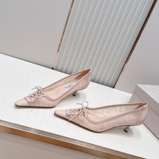 Jimmy Choo 蕾丝系带高跟鞋 Jimmy Choo蕾丝拼接高跟鞋,尖头设计+细高跟,优雅又性感✨ Jimmy Choo 蕾丝系带高跟鞋 Jimmy Choo蕾丝拼接高跟鞋,尖头设计+细高跟,优雅又性感✨