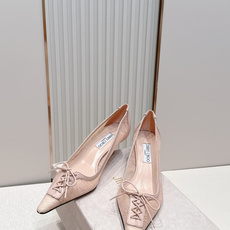 Jimmy Choo 蕾丝系带高跟鞋 Jimmy Choo蕾丝拼接高跟鞋,尖头设计+细高跟,优雅又性感✨ Jimmy Choo 蕾丝系带高跟鞋 Jimmy Choo蕾丝拼接高跟鞋,尖头设计+细高跟,优雅又性感✨