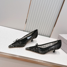 Jimmy Choo 蕾丝系带高跟鞋 Jimmy Choo蕾丝拼接高跟鞋,尖头设计+细高跟,优雅又性感✨ Jimmy Choo 蕾丝系带高跟鞋 Jimmy Choo蕾丝拼接高跟鞋,尖头设计+细高跟,优雅又性感✨