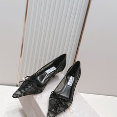 Jimmy Choo 蕾丝系带高跟鞋 Jimmy Choo蕾丝拼接高跟鞋,尖头设计+细高跟,优雅又性感✨ Jimmy Choo 蕾丝系带高跟鞋 Jimmy Choo蕾丝拼接高跟鞋,尖头设计+细高跟,优雅又性感✨