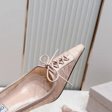 Jimmy Choo 蕾丝系带高跟鞋 Jimmy Choo蕾丝拼接高跟鞋,尖头设计+细高跟,优雅又性感✨ Jimmy Choo 蕾丝系带高跟鞋 Jimmy Choo蕾丝拼接高跟鞋,尖头设计+细高跟,优雅又性感✨