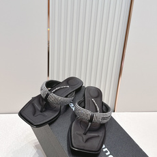 Alexander Wang26ss亚历山大王夏季新款水钻方头夹趾人字拖夏日炸街神器,把随性与闪钻氛围感 Alexander Wang26ss亚历山大王夏季新款水钻方头夹趾人字拖夏日炸街神器,把随性与闪钻氛围感