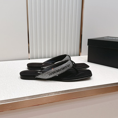 Alexander Wang26ss亚历山大王夏季新款水钻方头夹趾人字拖夏日炸街神器,把随性与闪钻氛围感 Alexander Wang26ss亚历山大王夏季新款水钻方头夹趾人字拖夏日炸街神器,把随性与闪钻氛围感