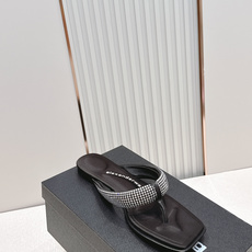Alexander Wang26ss亚历山大王夏季新款水钻方头夹趾人字拖夏日炸街神器,把随性与闪钻氛围感 Alexander Wang26ss亚历山大王夏季新款水钻方头夹趾人字拖夏日炸街神器,把随性与闪钻氛围感