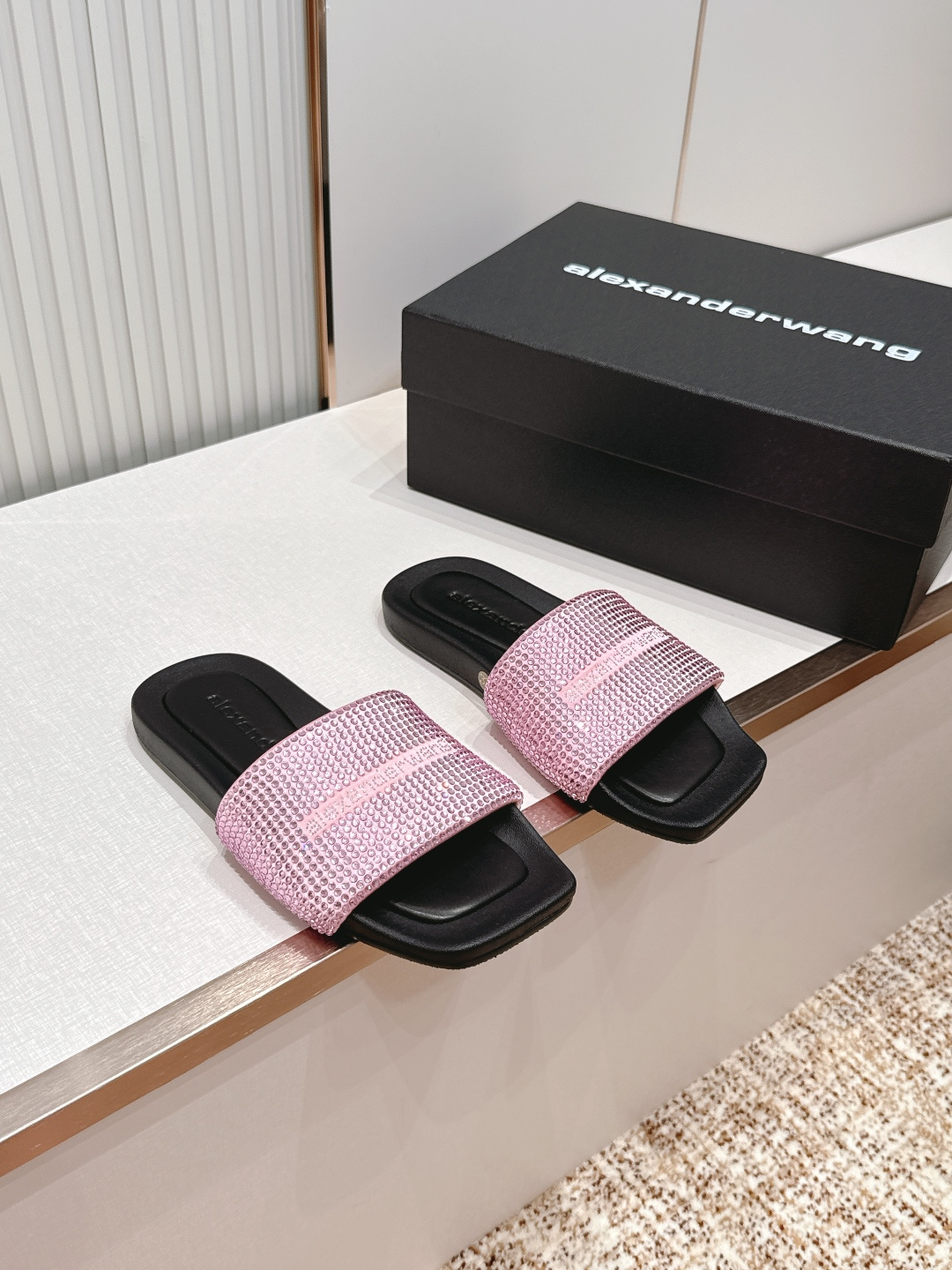 东莞代购级Alexander Wang 亚历山大王 26ss早春新款平底厚底满钻凉拖把星光踩在脚下！整面