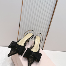 MACH & MACH 26/尖头蕾丝蝴蝶结🎀中跟凉鞋这是来自格鲁吉亚品牌 MACH & MACH 的「 MACH & MACH 26/尖头蕾丝蝴蝶结🎀中跟凉鞋这是来自格鲁吉亚品牌 MACH & MACH 的「
